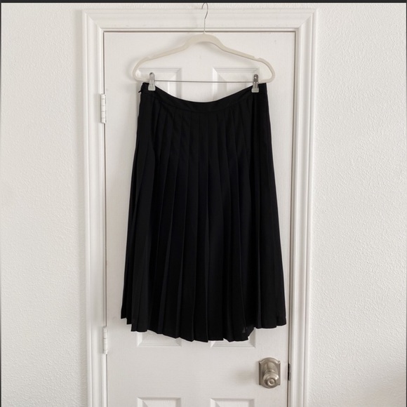 C H A U S, black pleated midi skirt. - Picture 3 of 11